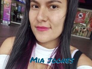 Mia_joones